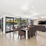Ultra Modern & Relaxing Inner City 4Bed House - With A Private Pool - 10Mins Walk To Beach