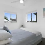 \'Little Mermaid\' Beach Apartment Best Location Walk To Beach And Restaurants - Sleeps 4