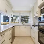 Zenith 2Bd Absolute Beachfront Surfers Paradise