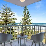 Beachfront Luna Apartment