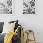 Beachfront Luna Apartment