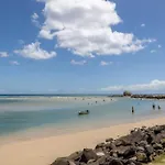 Beachside Cheerful 5 Bedroom Home