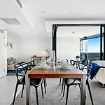 Kids Stay Free In Hinterland View 1 Bedroom Spa Apartment At Circle On Cavill - Q Stay