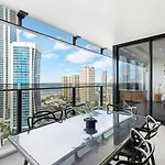 Circle On Cavill 2 Bedroom 1 Bathroom Spa Ocean View — Q Stay