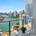 Avalon Deluxe 2 Bedroom Apartment With Spa Bath