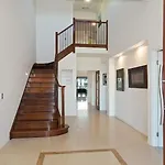Luxury Waterfront House Close To Theme Parks And Shops