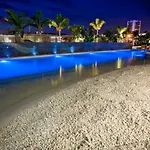 Elston Apartments - Qstay