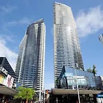 Ocean View Urban Spa Apartment Surfers Paradise