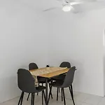 24 24 Hamilton Avenue By Gold Coast Premium