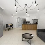24 24 Hamilton Avenue By Gold Coast Premium