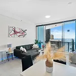 2 Bedroom Beach View Apartment In Surfers Paradise! Free Parking & Wifi