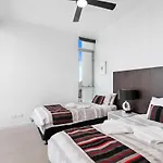 2 Bedroom Beach View Apartment In Surfers Paradise! Free Parking & Wifi