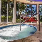 2 Bedroom Beach View Apartment In Surfers Paradise! Free Parking & Wifi