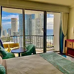 High Floor Ocean View At Surfers Paradise - Hotel Studio