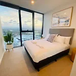Luxury 2 Bedrm Apartment In Broadbeach- Be A Star In Tower One Of The Casino 2 Bedroom Apartment 334F