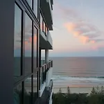 5 Star Beachfront Sky Home In Prime Location