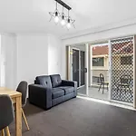 1 Bedroom Apartment In Chevron Island By Gold Coast Premium