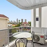 1 Bedroom Apartment In Chevron Island By Gold Coast Premium