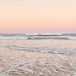 Beachfront Romantic Getaway - Surfers Paradise