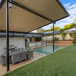 Spacious 4 Bedroom Entire Home With Pool - Robina, Gold Coast