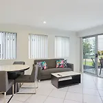 Comfort Two Bedroom Apartment Next To Water Park In Southport