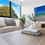 New 3Br Burleigh Beach Townhome With Private Rooftop!