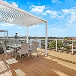 New 3Br Burleigh Beach Townhome With Private Rooftop!