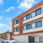 New 3Br Burleigh Beach Townhome With Private Rooftop!