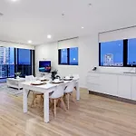 Ruby - 3 Bedroom Family Apartment With Views!