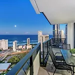 Ruby - 3 Bedroom Family Apartment With Views!