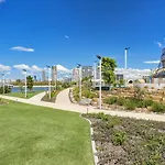 Comfort Two Bedroom Apartment Next To Water Park In Southport