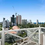Cosy Studio In Broadbeach With Pools, Sauna & Gym