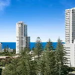 Cosy Studio In Broadbeach With Pools, Sauna & Gym