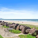 Pacific Breeze - Hosted By Burleigh Letting