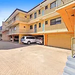Pacific Breeze - Hosted By Burleigh Letting