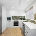 Newly Renovated Unit In Southport Gold Coast