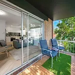 Newly Renovated Unit In Southport Gold Coast