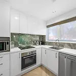 Newly Renovated Unit In Southport Gold Coast