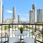 Gorgeous Studio Right In The Heart Of Surfers