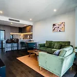 First Class 2 Bedroom Oceanview Luxurious Apartment Broadbeach Casino Gold Coast Next To Pacific Fair - Gc48
