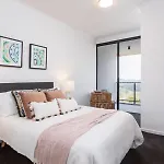 Luxury Private Queen Room With Balcony & Bathroom In Shared Apartment Panorama Gold Coast