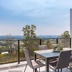 Luxury Private Queen Room With Balcony & Bathroom In Shared Apartment Panorama Gold Coast