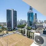 Large Surfers Paradise Apartment With Fantastic Views