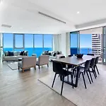 Hilton Panoramic Oceanview Sub-Penthouse