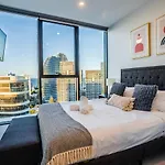 2 Bedroom Luxurious Family Apartment Next To Pacific Fair - Broadbeach Gold Coast Gc22