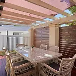 Large, Light, Dog Friendly Home 600M To Burleigh Beach