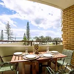 Fab Beachfront 2 Brm Apt In The Heart Of Surfers