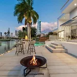 Capri Executive Waterfront Home - 5 Bedrooms - Heated Pool And Spa