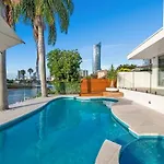 Capri Executive Waterfront Home - 5 Bedrooms - Heated Pool And Spa