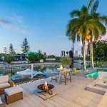 Capri Executive Waterfront Home - 5 Bedrooms - Heated Pool And Spa